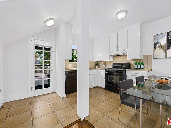 3rd image of 3104 S Beverly Dr