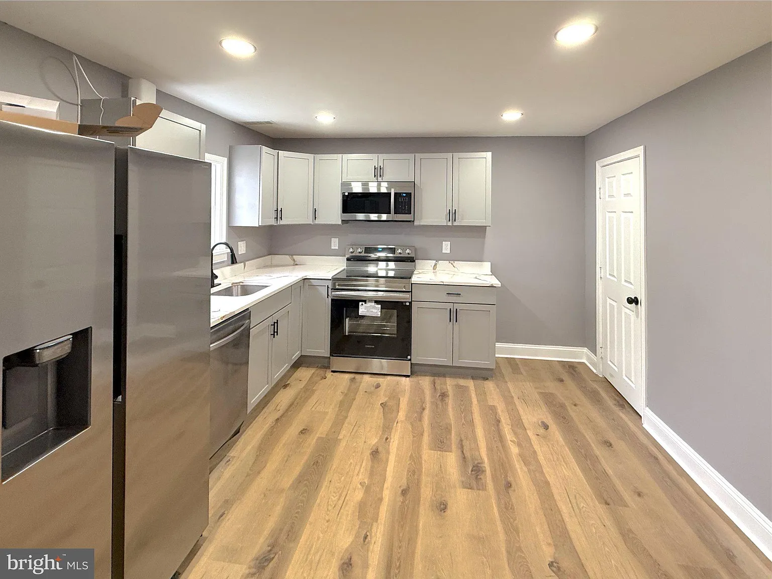 4 bed, 2.5 bath, 3319 sqft, $3,400 — Photo 2