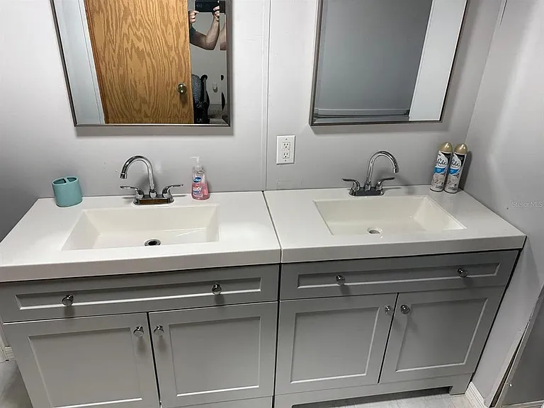 210 SE Hardin Ct — Photo 6