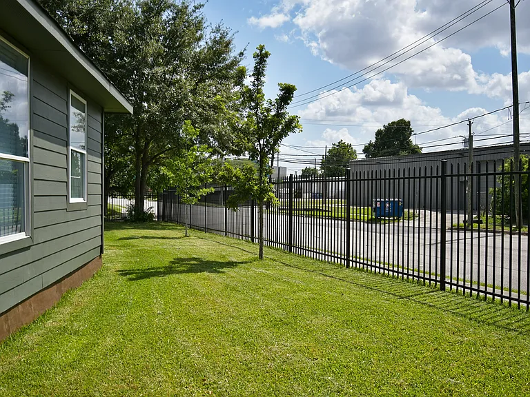 1403 Munger St #A — Photo 5