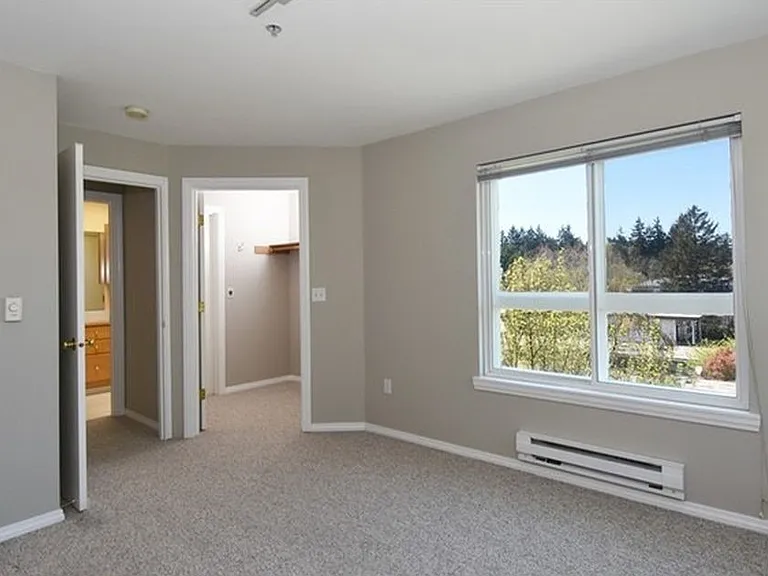2805 NE 125th St #501 — Photo 8