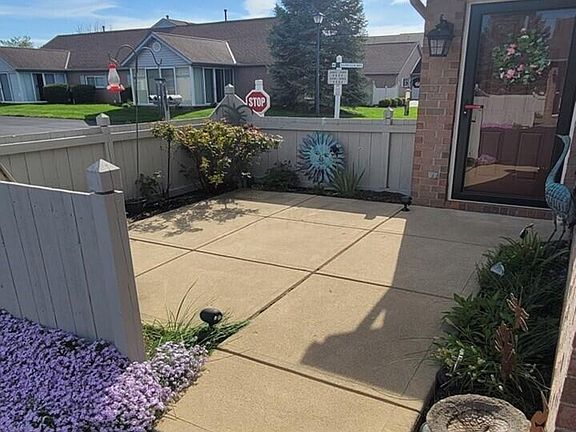 3rd image of 2470 Meadow Glade Dr