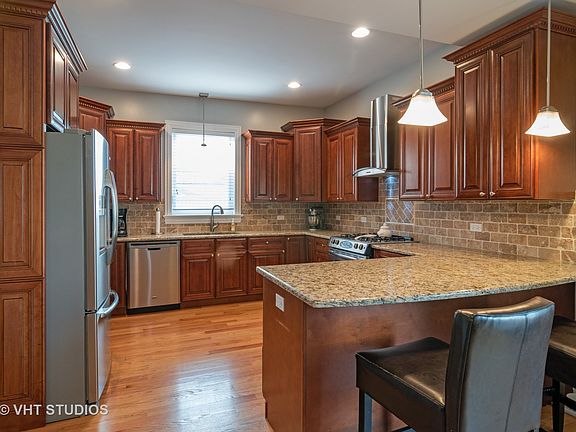 4th image of 3716 N Nordica Ave