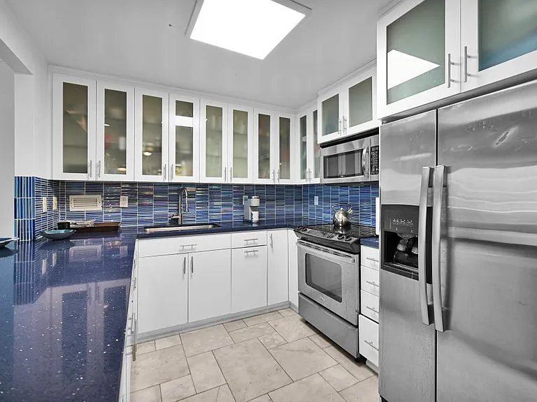 2301 Collins Ave #1015 — Photo 18