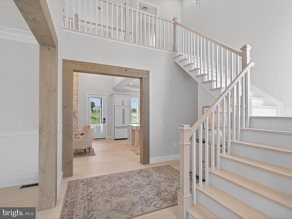 4th image of 297 Sarsen Dr