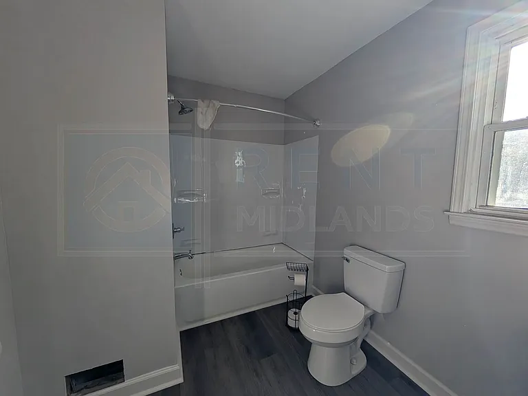 2307 Vine St — Photo 17