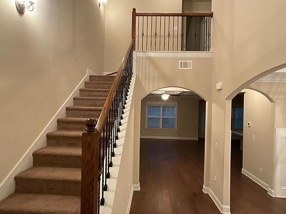 2nd image of 688 Tree Top Trl