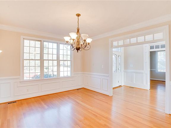 5th image of 5101 Waterford Pl