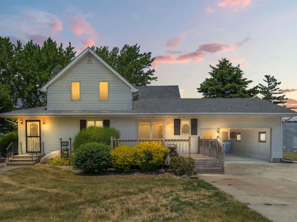 8510 Wagner Rd, Cedar Falls, IA 50613