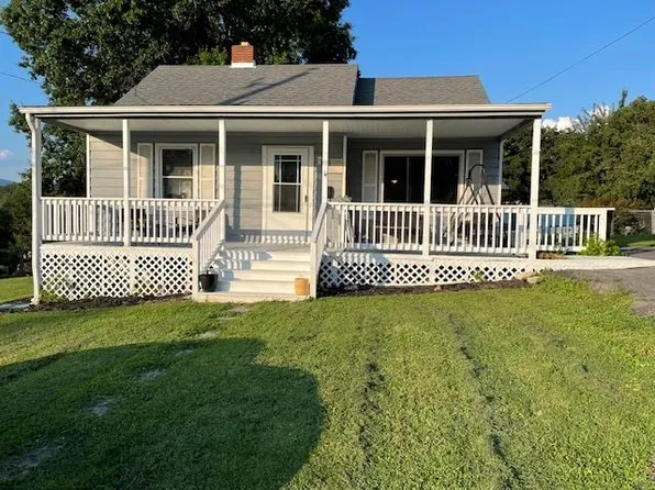 607 Easton Rd, Pearisburg, VA 24134