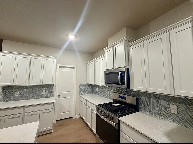 1421 Irigoyen St — Photo 4