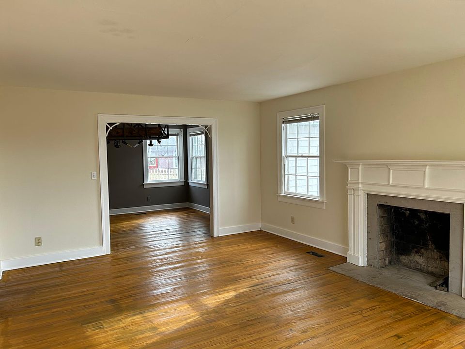1st image of 902 Grantland Ave