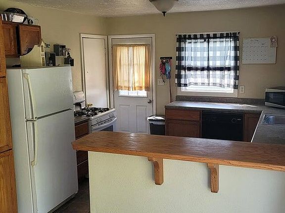 2nd image of 1216 Logan St