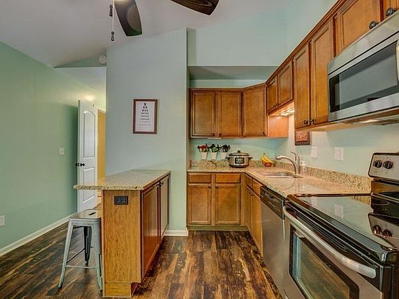 4th image of 1301 Tallberry Dr