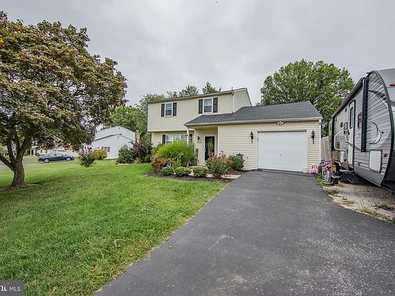 4th image of 1375 Angela Dr