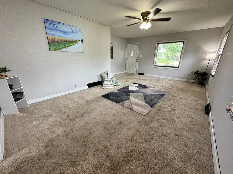 230 E Gilbert Dr — Photo 1