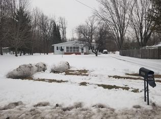 1253 Riverside Dr, Suamico, WI 54173