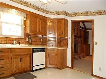 5th image of 8340 Grant Cir