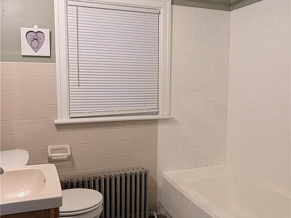 4th image of 1130 Lehigh St