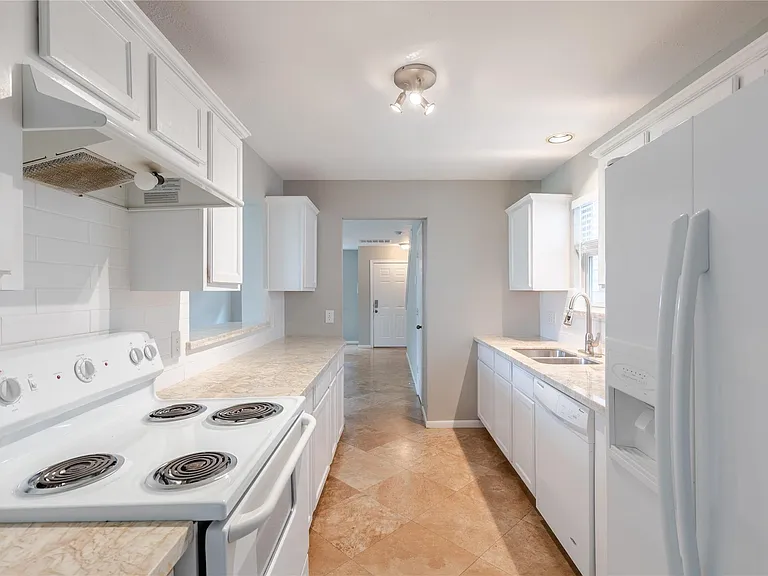 1118 Wilson St — Photo 8