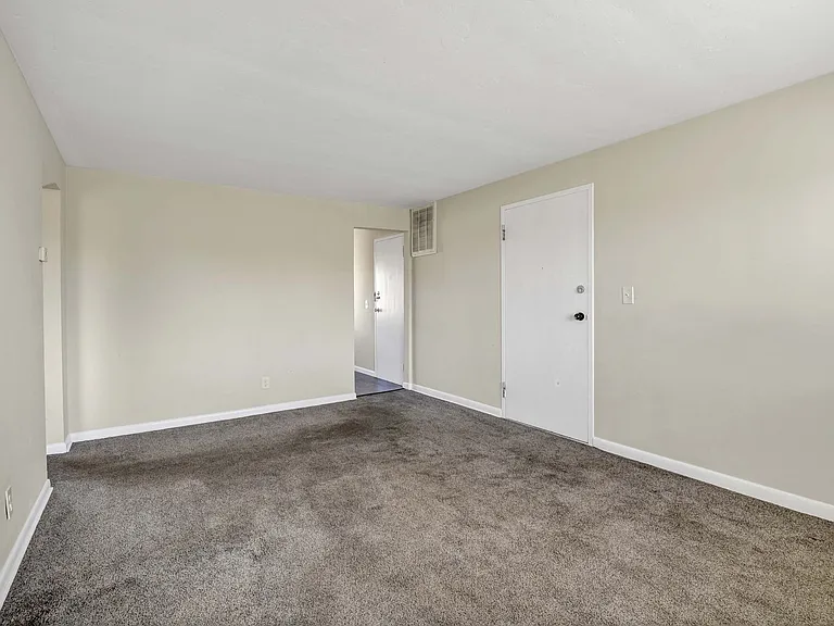 17105 Madison Ave — Photo 8