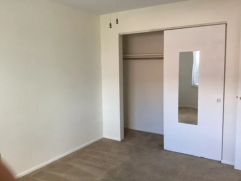Euclid Terrace Apartments — Photo 5