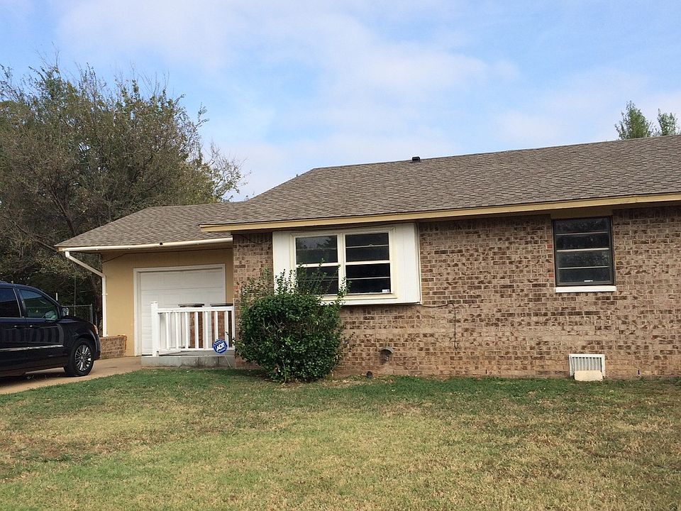 1st image of 1208 Lauren Ln
