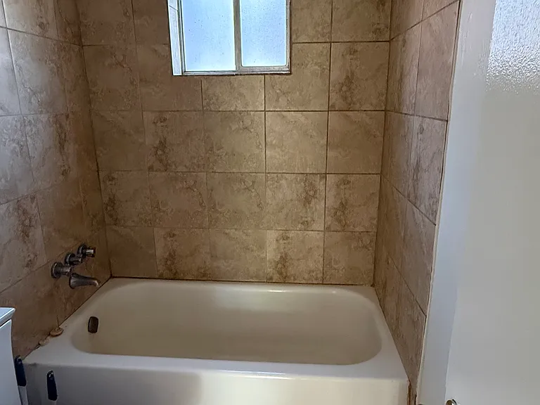 Bathroom w/linen closet