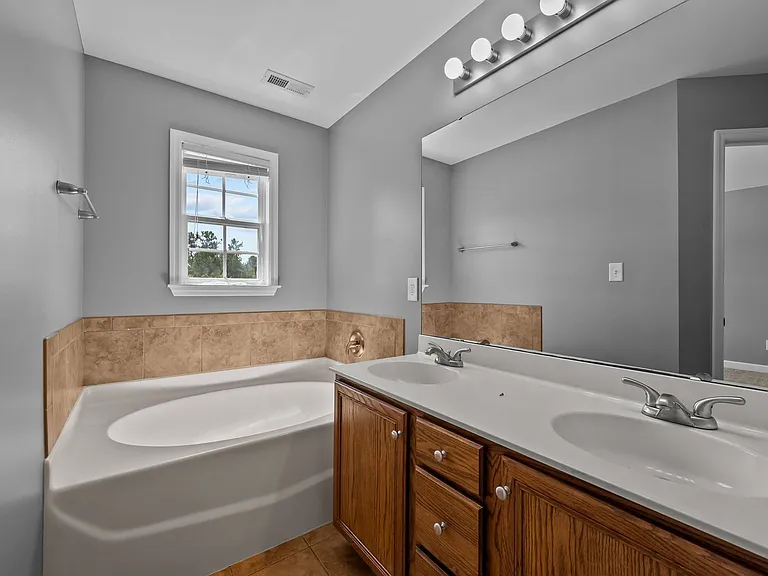 210 Wedgefield Cir — Photo 16