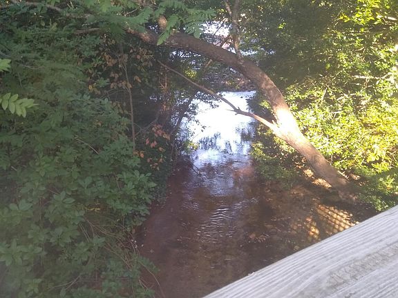 2nd image of 8 Palisades Dr