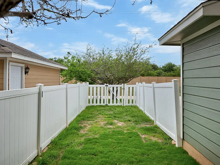 1429 Davis Mountain Loop — Photo 27