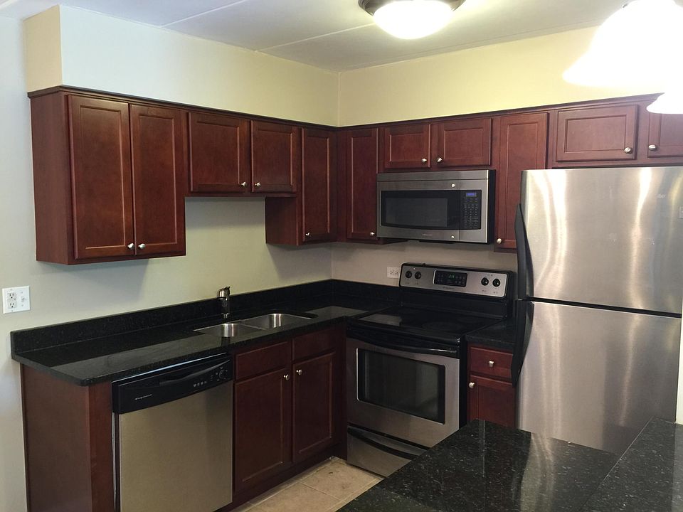 1st image of 580 Lawrence Ave APT 309