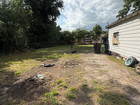 4th image of 10034 Burnside Ln