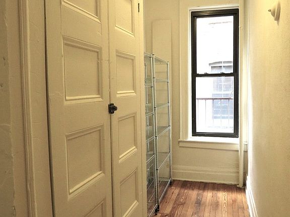 4th image of 834 Park Pl #3C