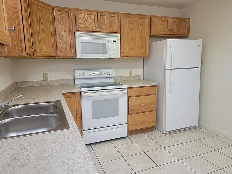 144 Greenland Dr — Photo 7