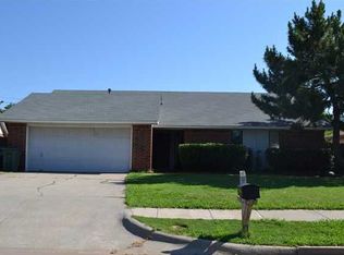 2425 Fairfield Dr, Edmond, OK 73012