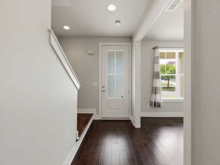 752 Cottage Park Dr — Photo 6