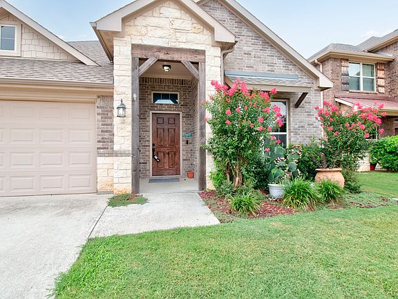 2nd image of 1809 Silver Oak Dr