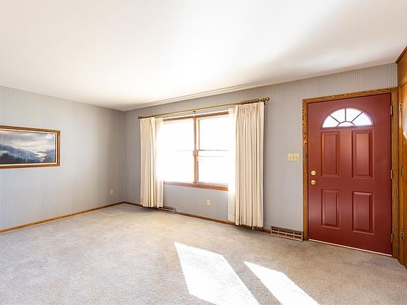 3rd image of 1455 Parkview Dr