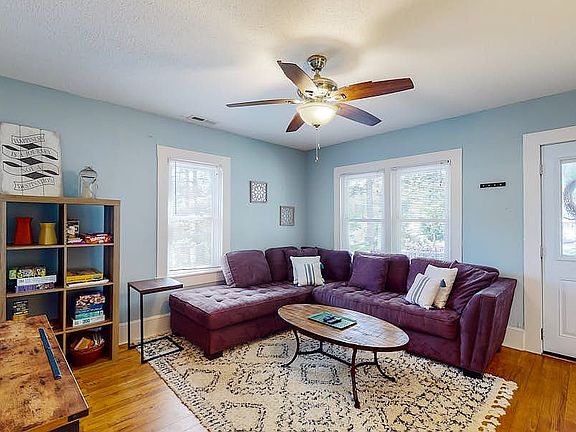 2nd image of 105 Beaver St