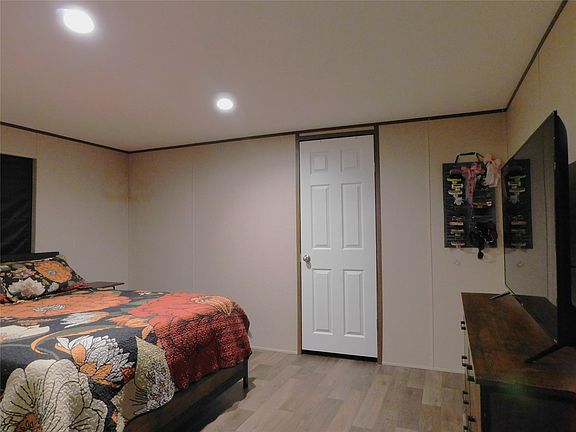 2nd image of 115 Smith Hl