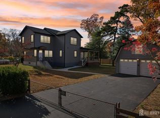 102 Fernhead Ave, Spotswood, NJ 08884