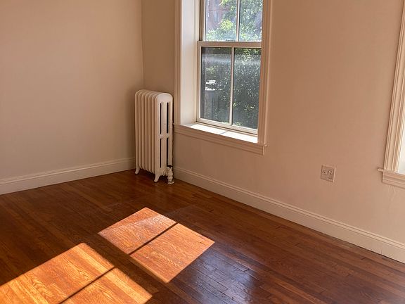 2nd image of 140 Henry St APT 10