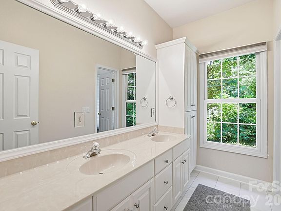 5th image of 1353 Cole Ave