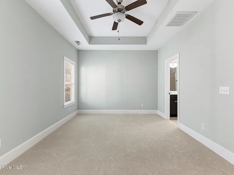 359 Hanover Lakes Dr — Photo 13