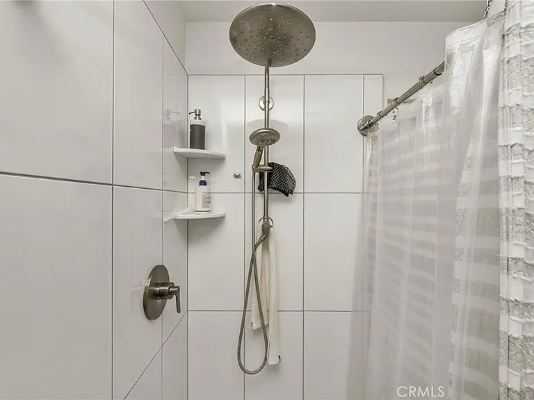 2221 E Viking Ave — Photo 40