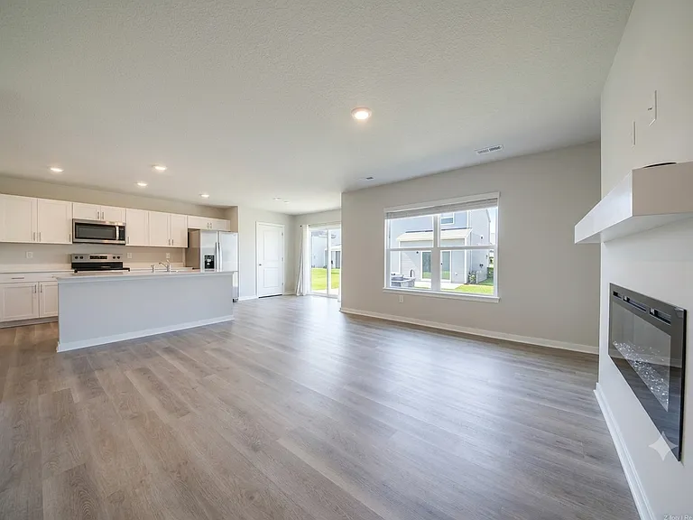 303 Ember Dr — Photo 6