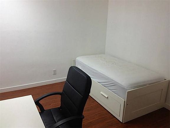2nd image of 1500 SE 15th St APT 316