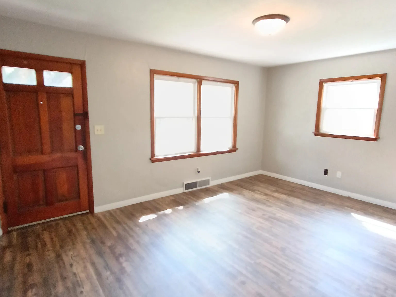 2 bed, 720 sqft, $1,000 — Photo 1