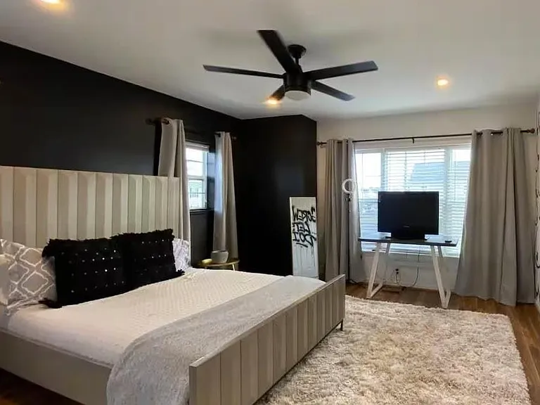 201 Grammercy Pl — Photo 9